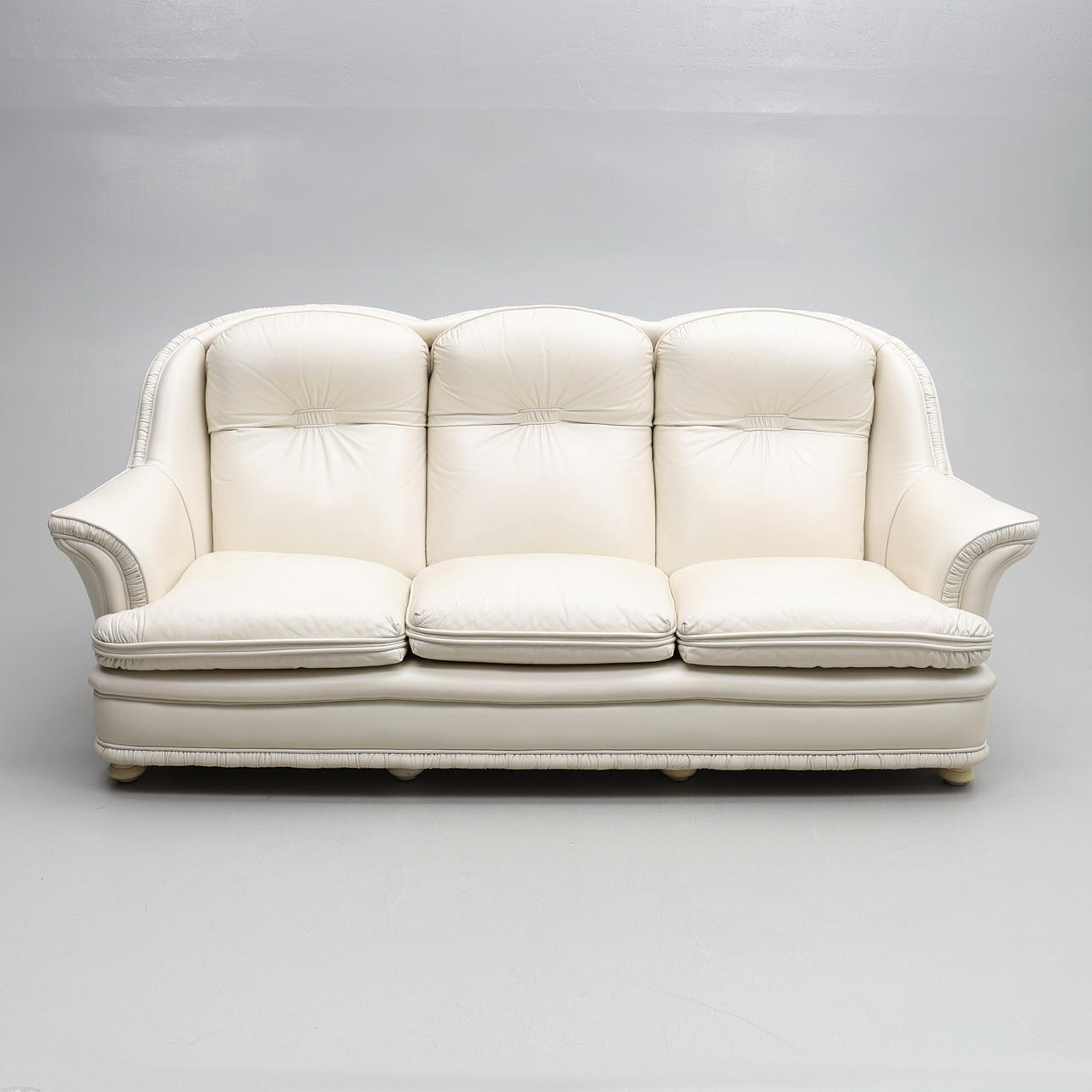 SKINNSOFFA. 3-sits, Italien.