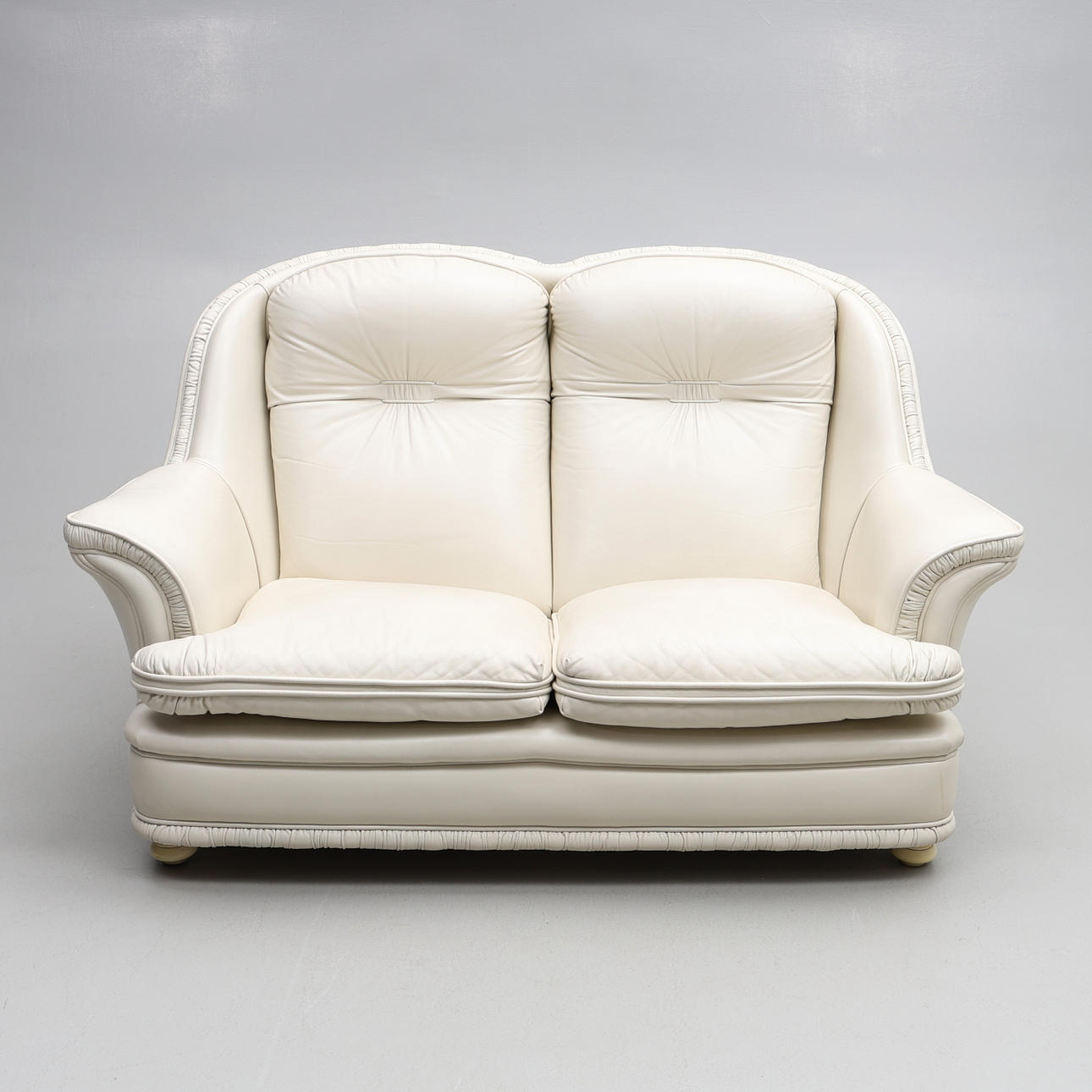 SKINNSOFFA. 2-sits, Italien.