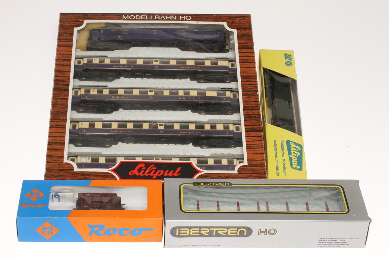 MODELLTÅG LILIPUT, ROCO och IBERTREN 8 VAGNAR i originalkartonger.