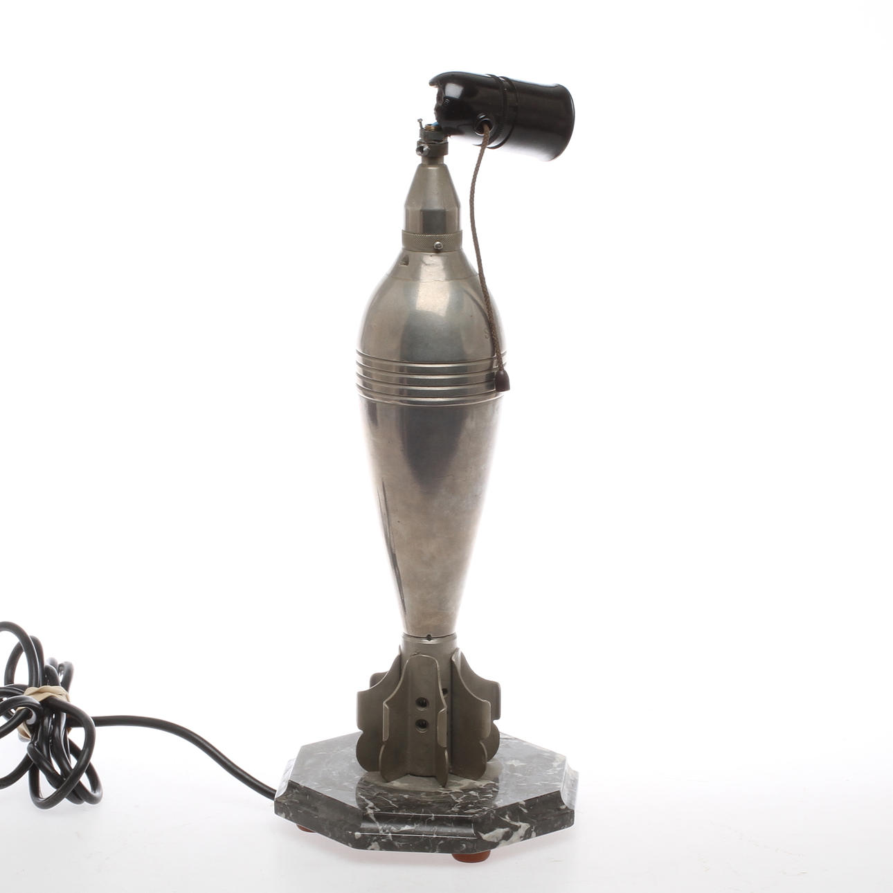 BORDSLAMPSFOT, byggd av vinggranat, 1900-tal.