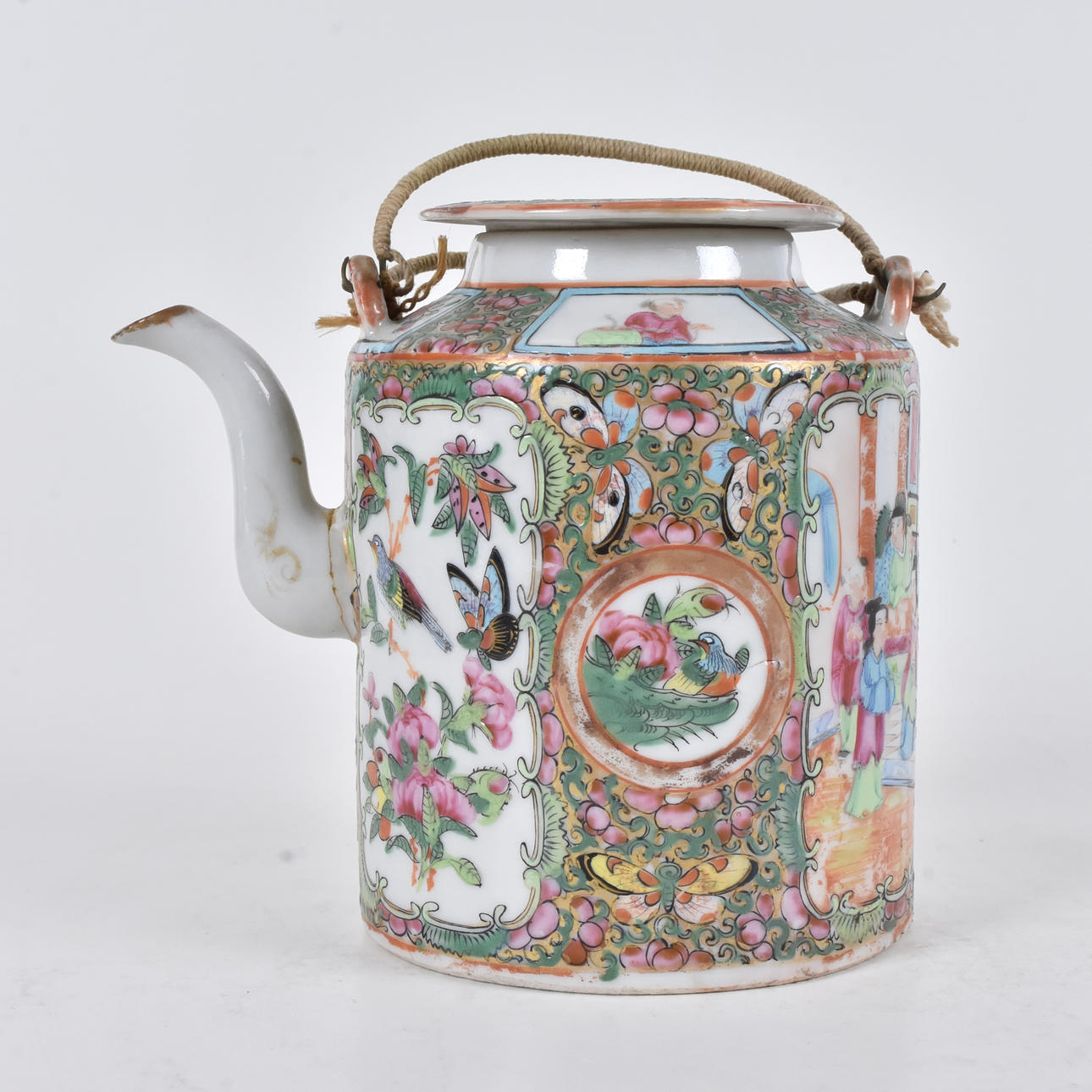 A porcelain teapot, China, 1900-ceiling.