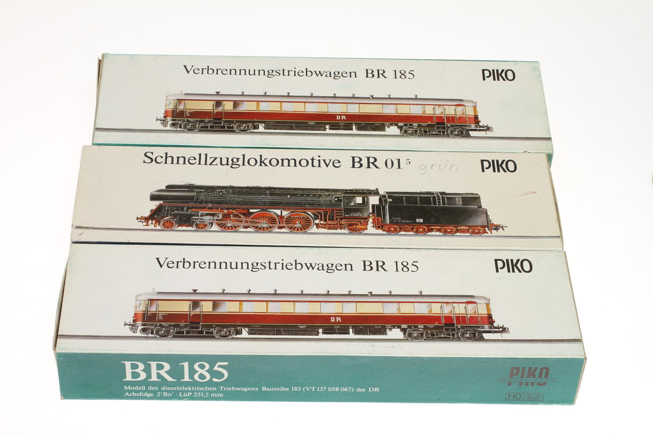 MODELLTÅG PIKO 3 stycken lok i originalkartonger. BR185, BR01 och BR185.