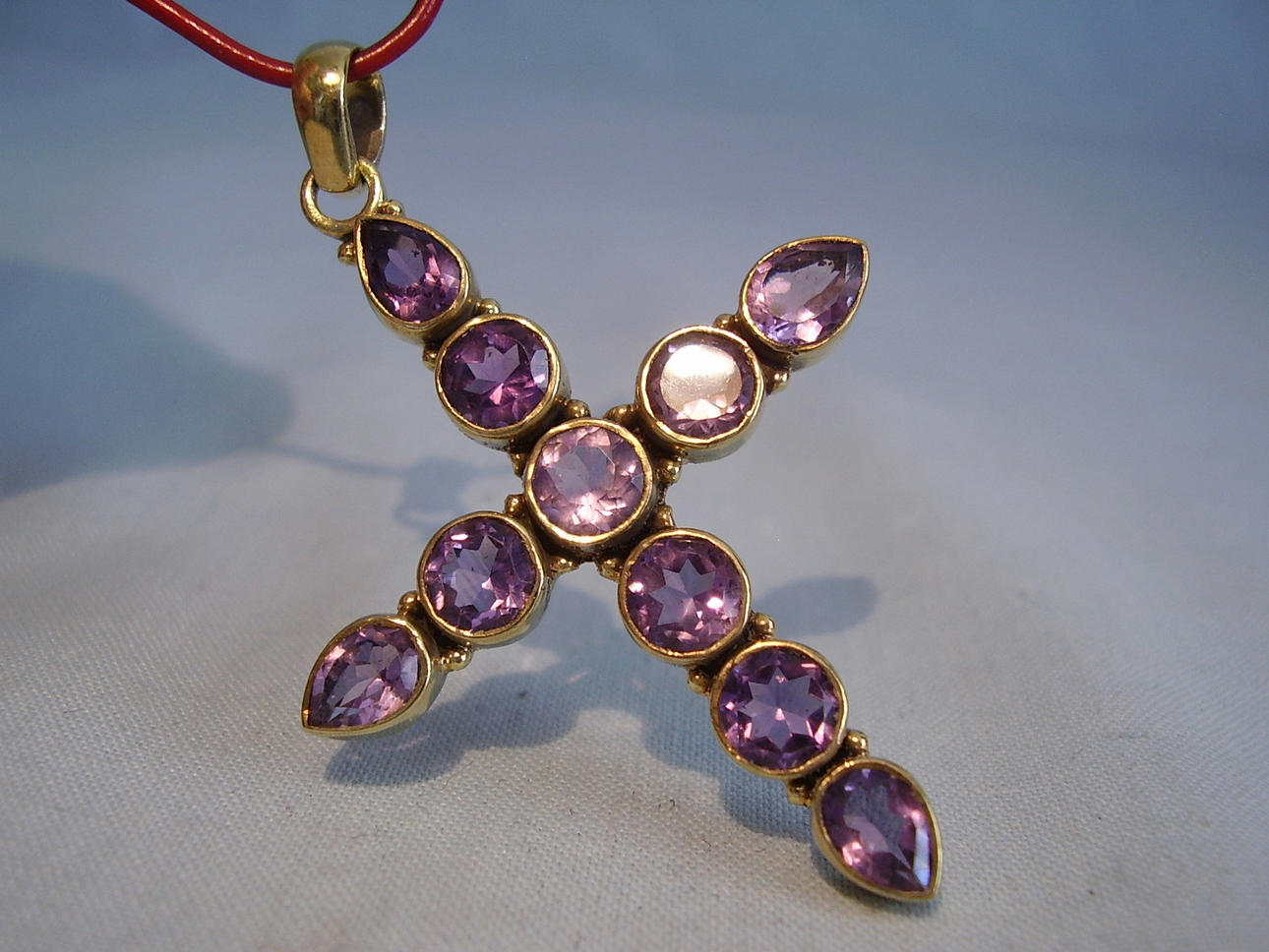 AMETIST HÄNGE KORS FORM ca. 7 ct. silver 925 guldpläterad.