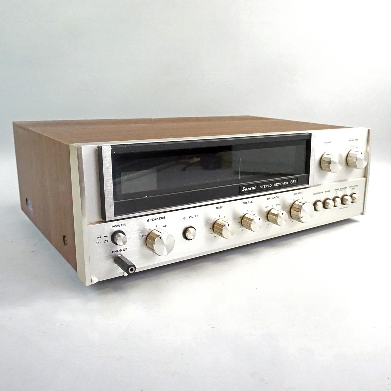 SANSUI 661 FM/AM RECEIVER.