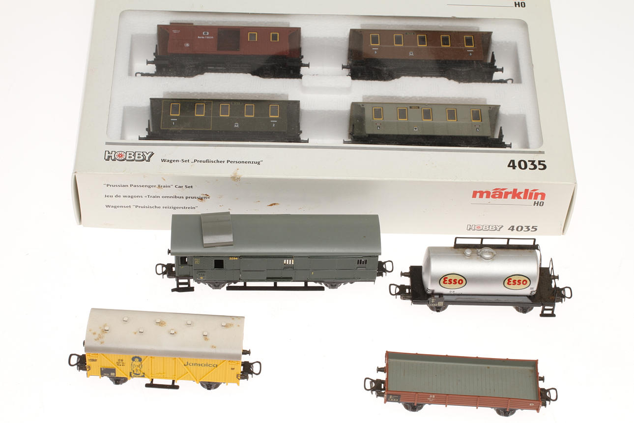MODELLTÅG MÄRKLIN 8 vagnar delvis i originalkartonger.