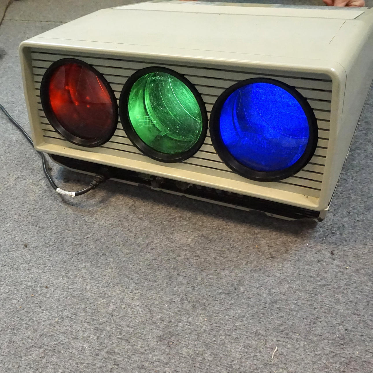 COLOR VIDEO PROJECTOR, Sony VPH- 722q1. in bag.