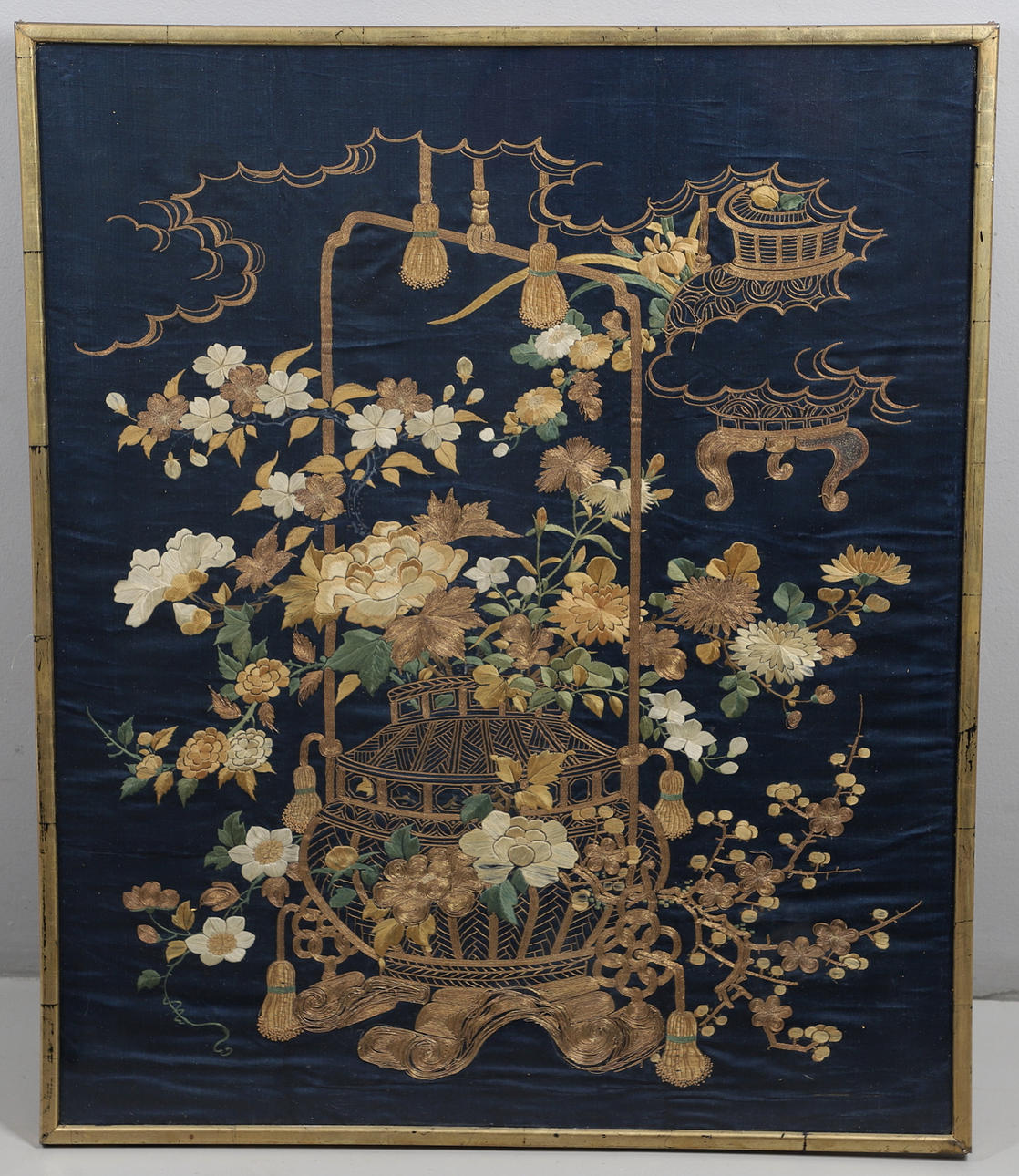 KINESISK INDRAMMET SILKE BRODERI.