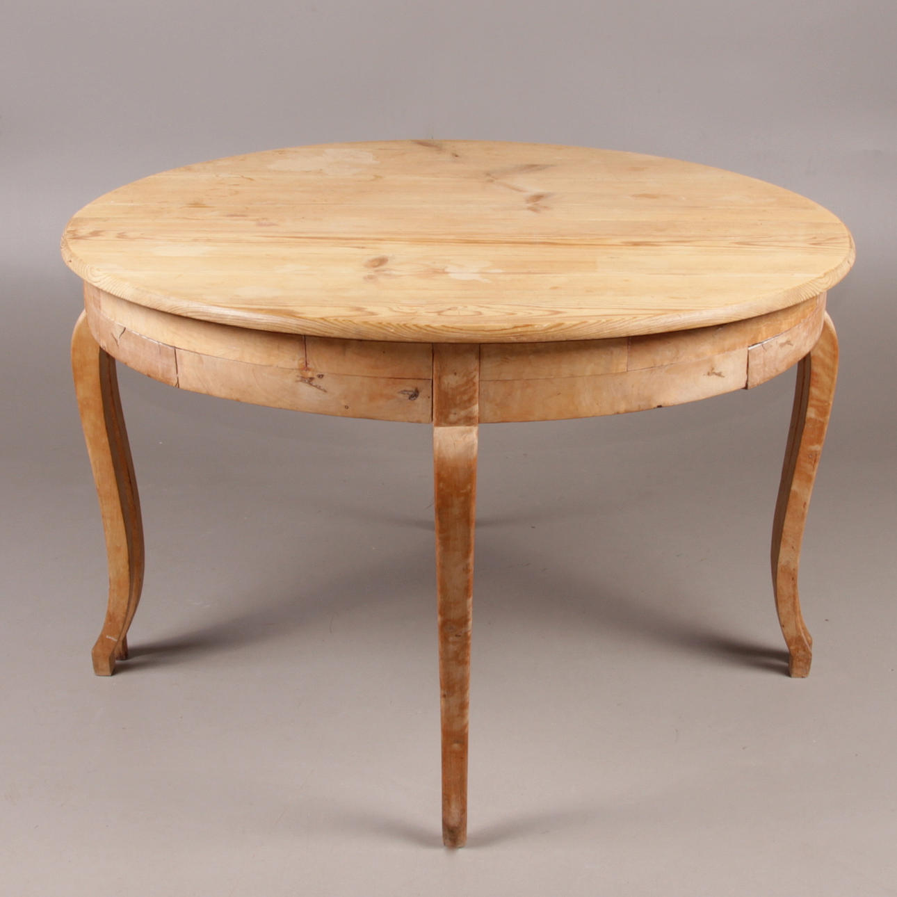 HALVMÅNEBORD, ett par, furu, med iläggsskivor, nyrokoko, 1800-tal.