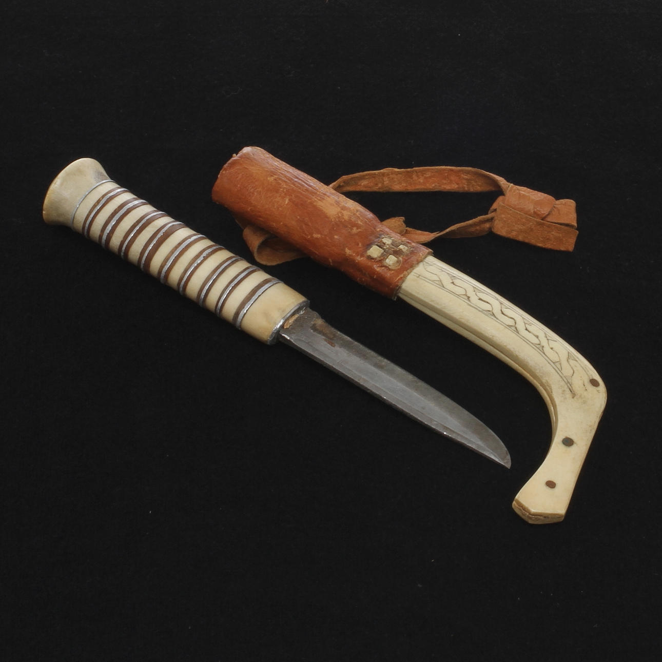 KNIV, samiskt arbete, delvis renhorn, osignerad, daterad 15-5 1927.