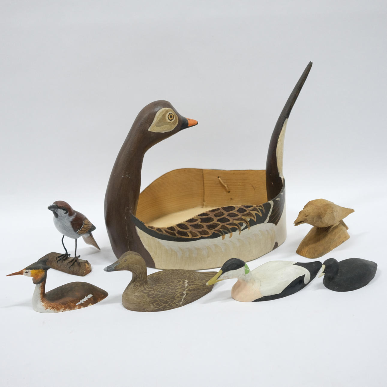 PARTI FÅGLAR I TRÄ.