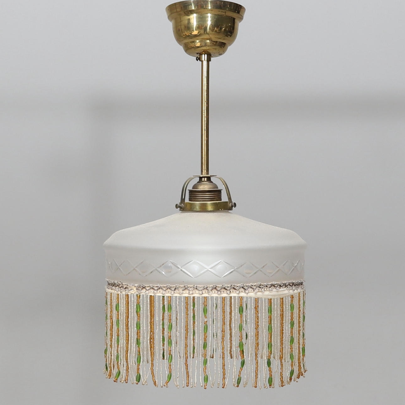 PÄRLFRANSLAMPA, 1900-talets första hälft.