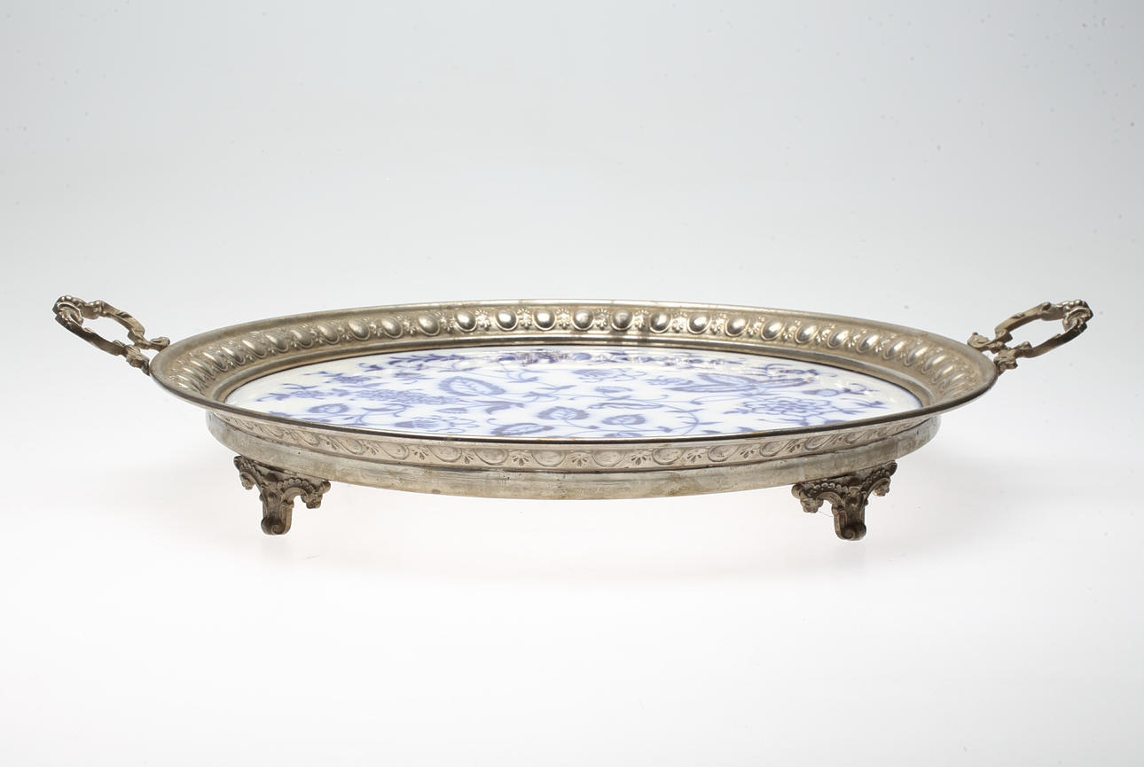 BRICKA, metall och keramik, 18/1900-tal.