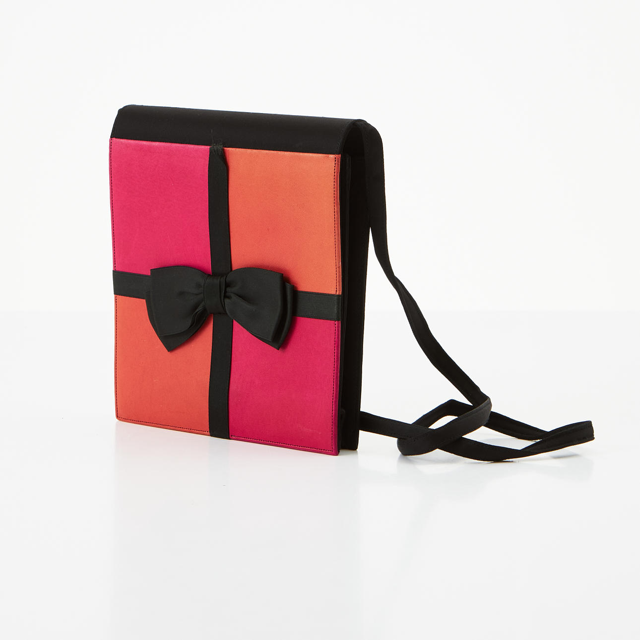 YVES SAINT LAURENT, kuvertpose.