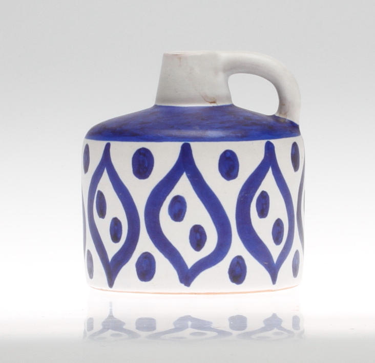 VAS, keramik, signerad, omkring 1900-talets mitt.