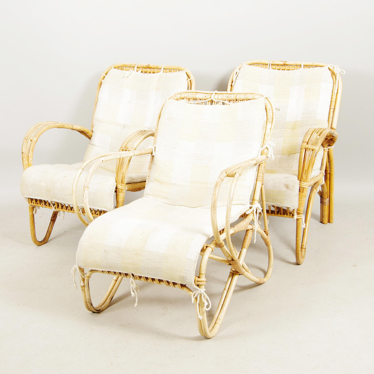 FÅTÖLJER, 3 stycken, rotting, 1900-talets senare hälft.