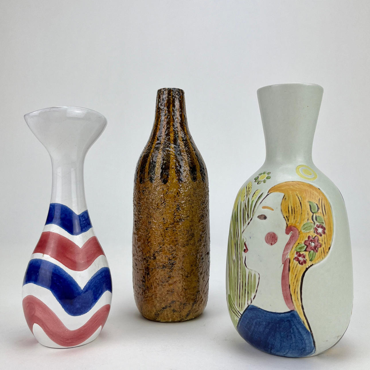Ein Set von 3 Vasen, darunter Rörstrand und Upsala-Ekeby.