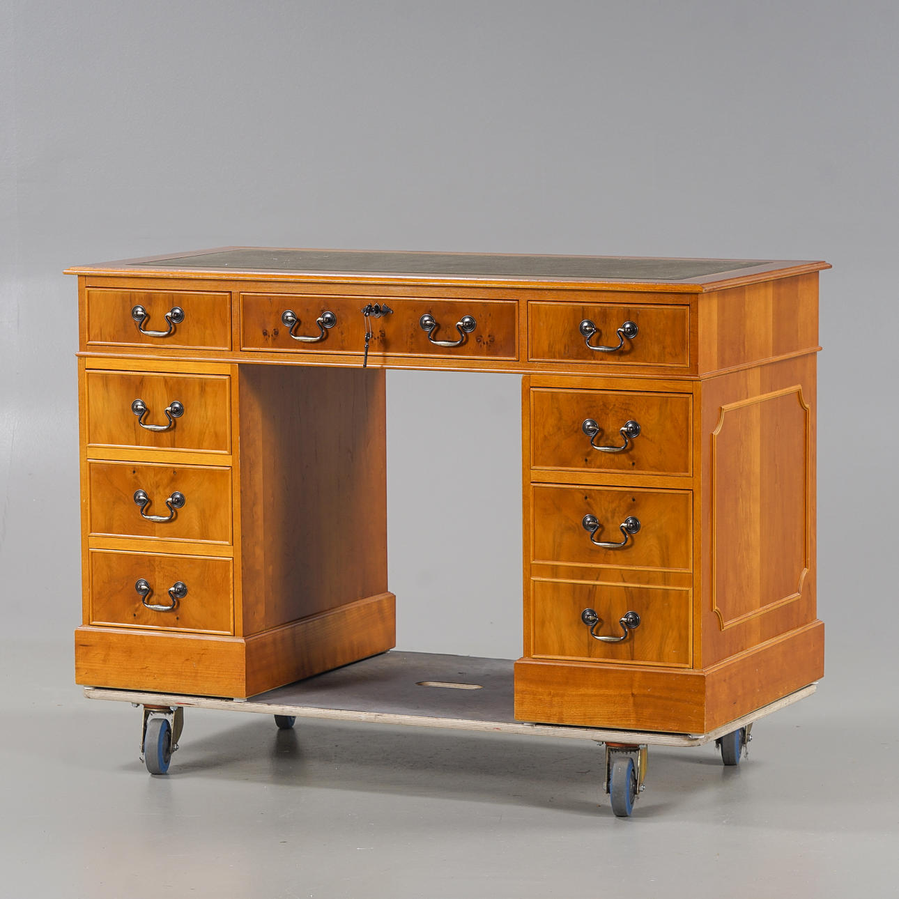 SKRIVBORD England, 1900-talets andra hälft.