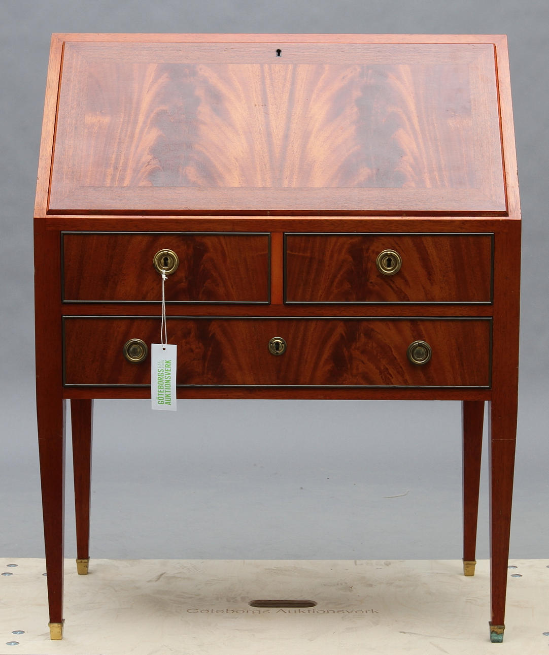 SEKRETÄR. Sengustaviansk stil, 1900-tal.
