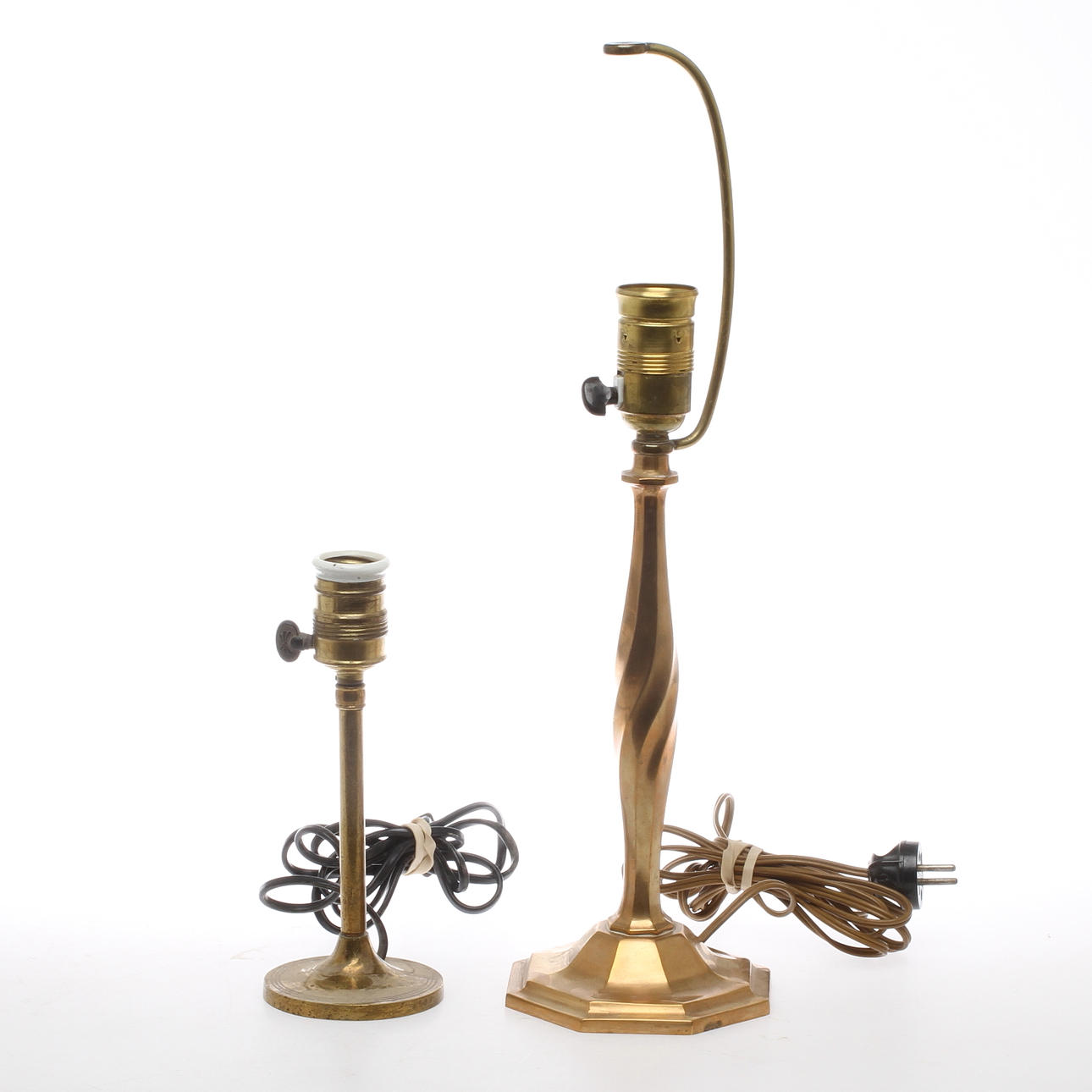 BORDSLAMPOR, 2 st, mässing, 1900-talets första hälft.