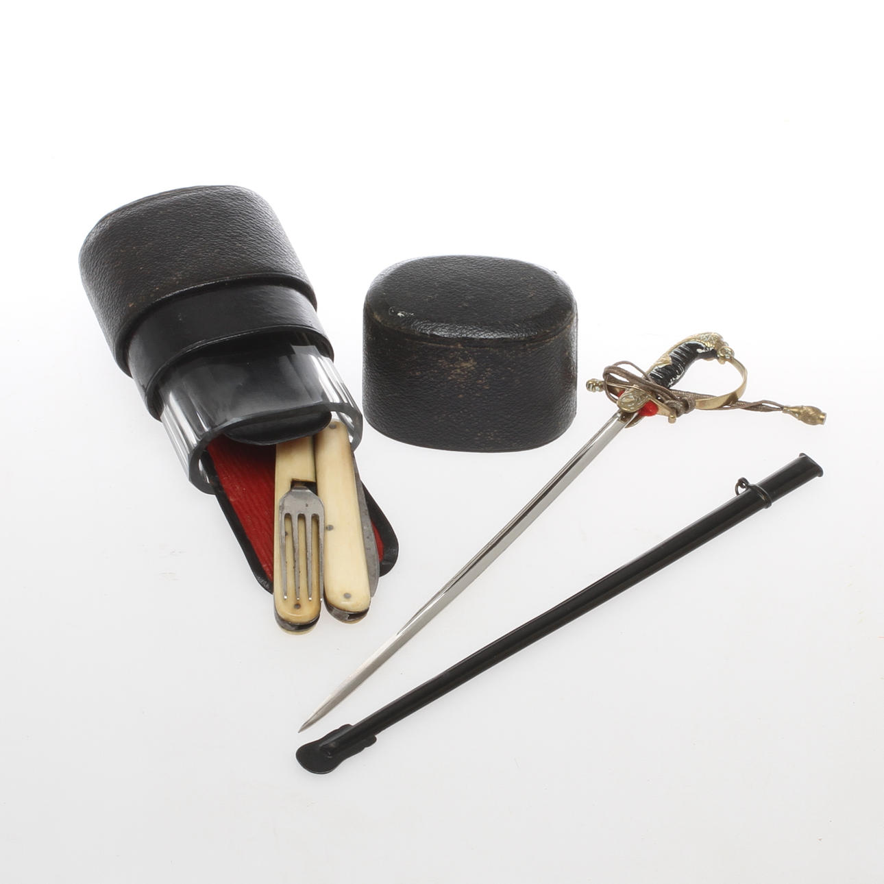 BREVKNIV samt RESEETUI med bestick och glas, 1800/1900-tal.