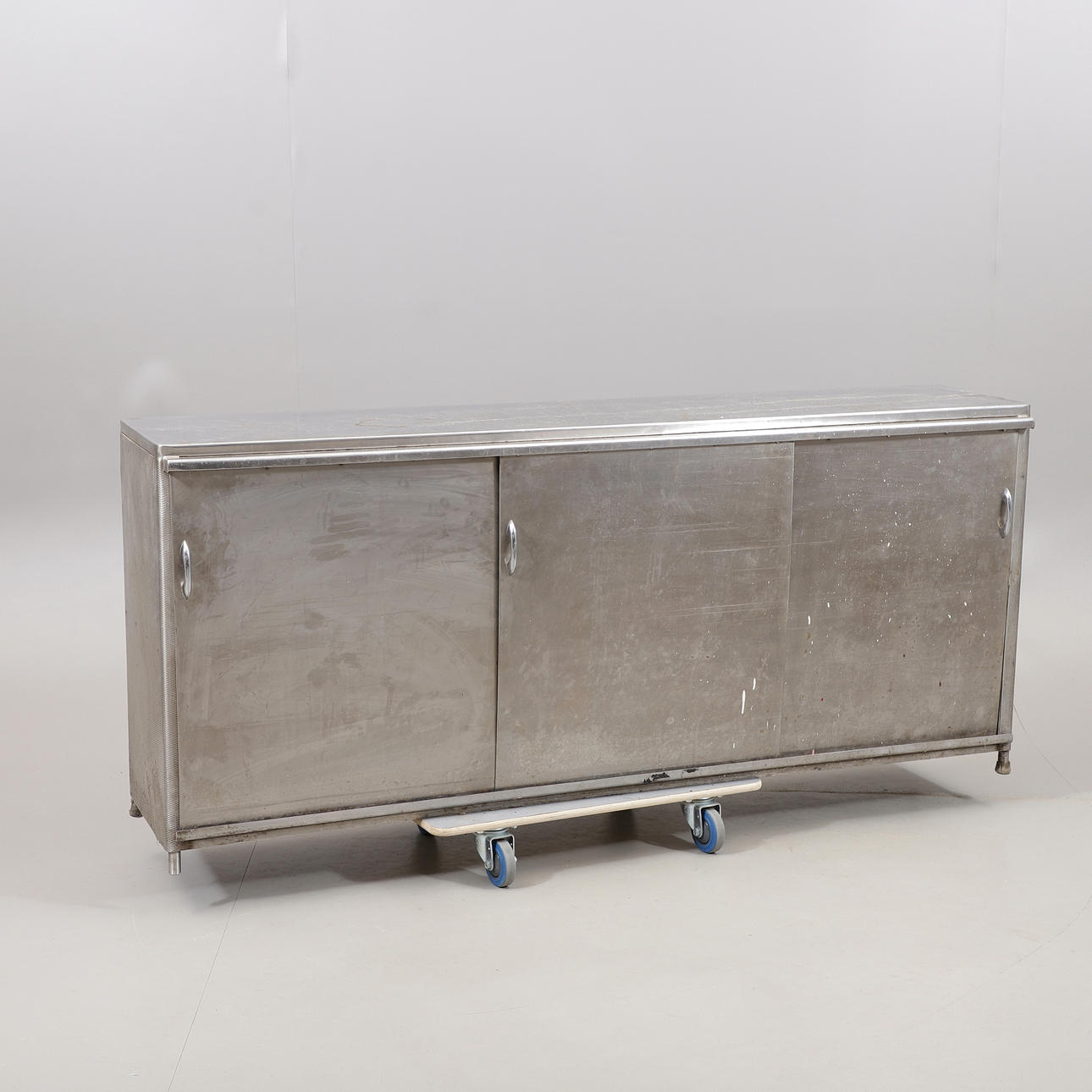 SKÅP, rostfritt, 1900-talets andra hälft.