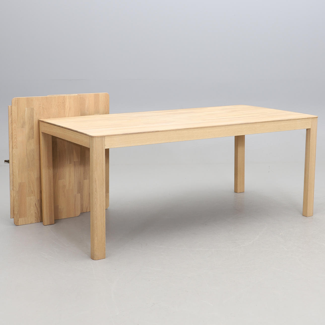 Spisebord, eg, „Node“, design Kaschkasch til Bolia.