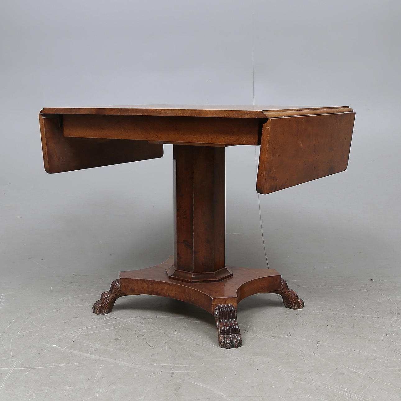 SALONGSBORD, empirestil, 1900-talets första hälft.