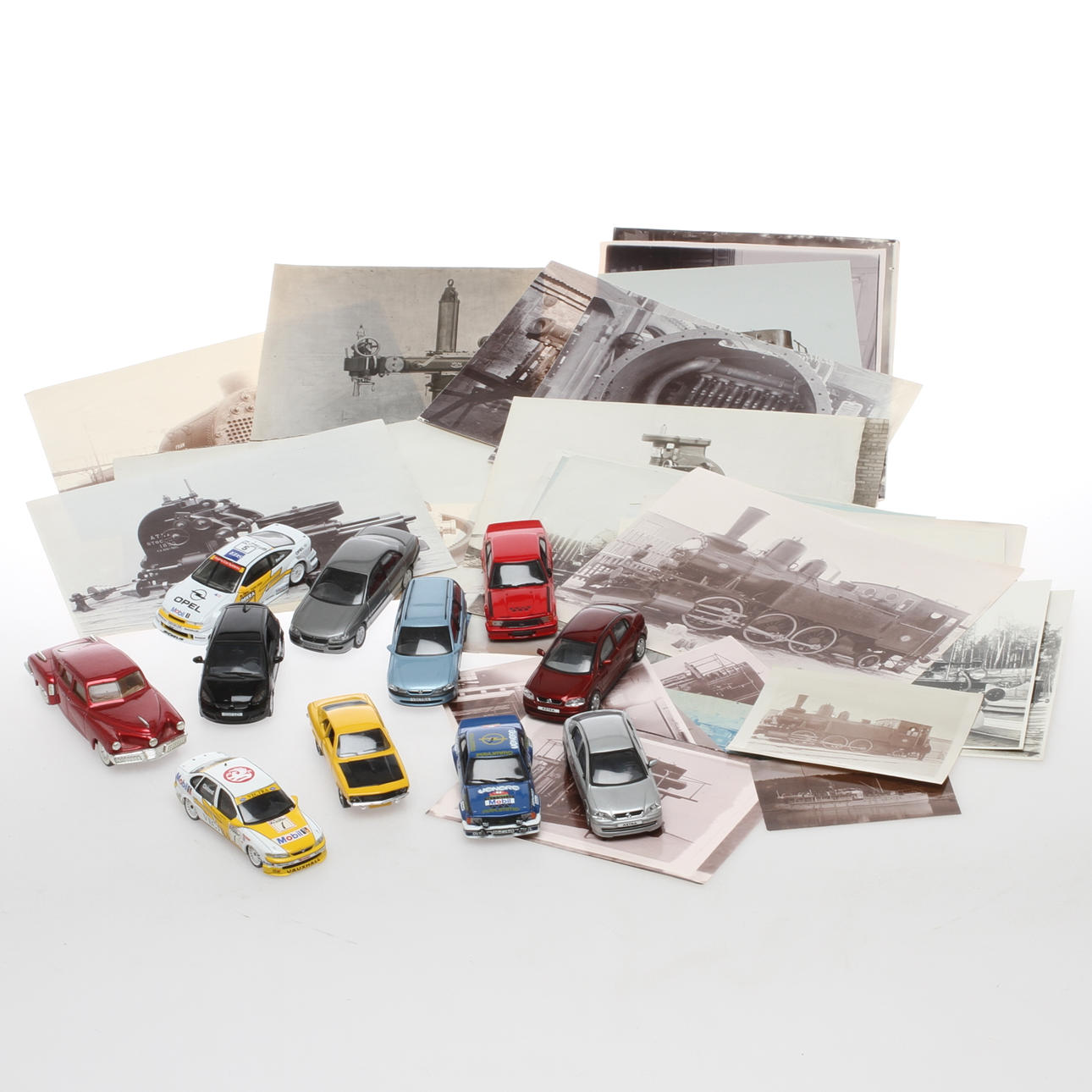 LEKSAKSBILAR 11 stycken, samt FOTON på järnväg/maskiner.