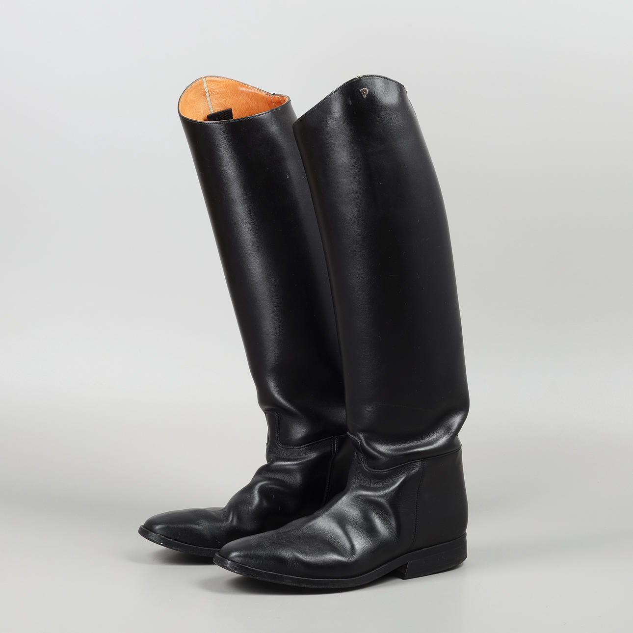 RIDSTÖVLAR, ett par, läder, Petrie.