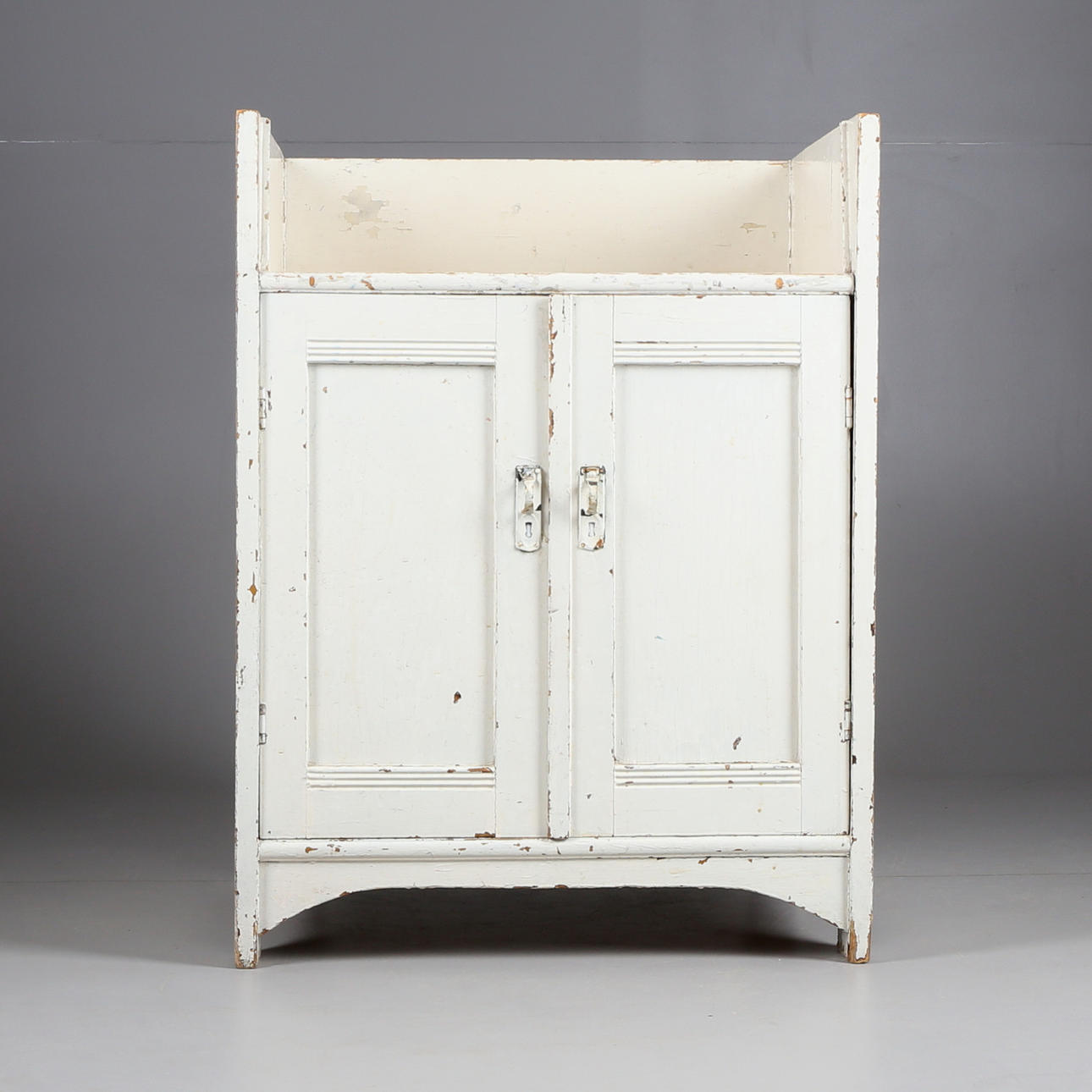 TVÄTTSKÅP, trä, 18/1900-tal.