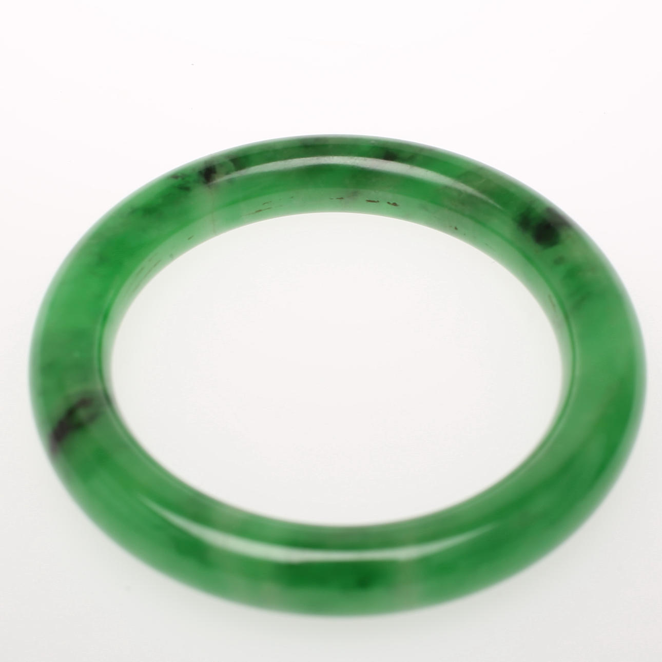 ARMRING i jade, smaragdgrön.