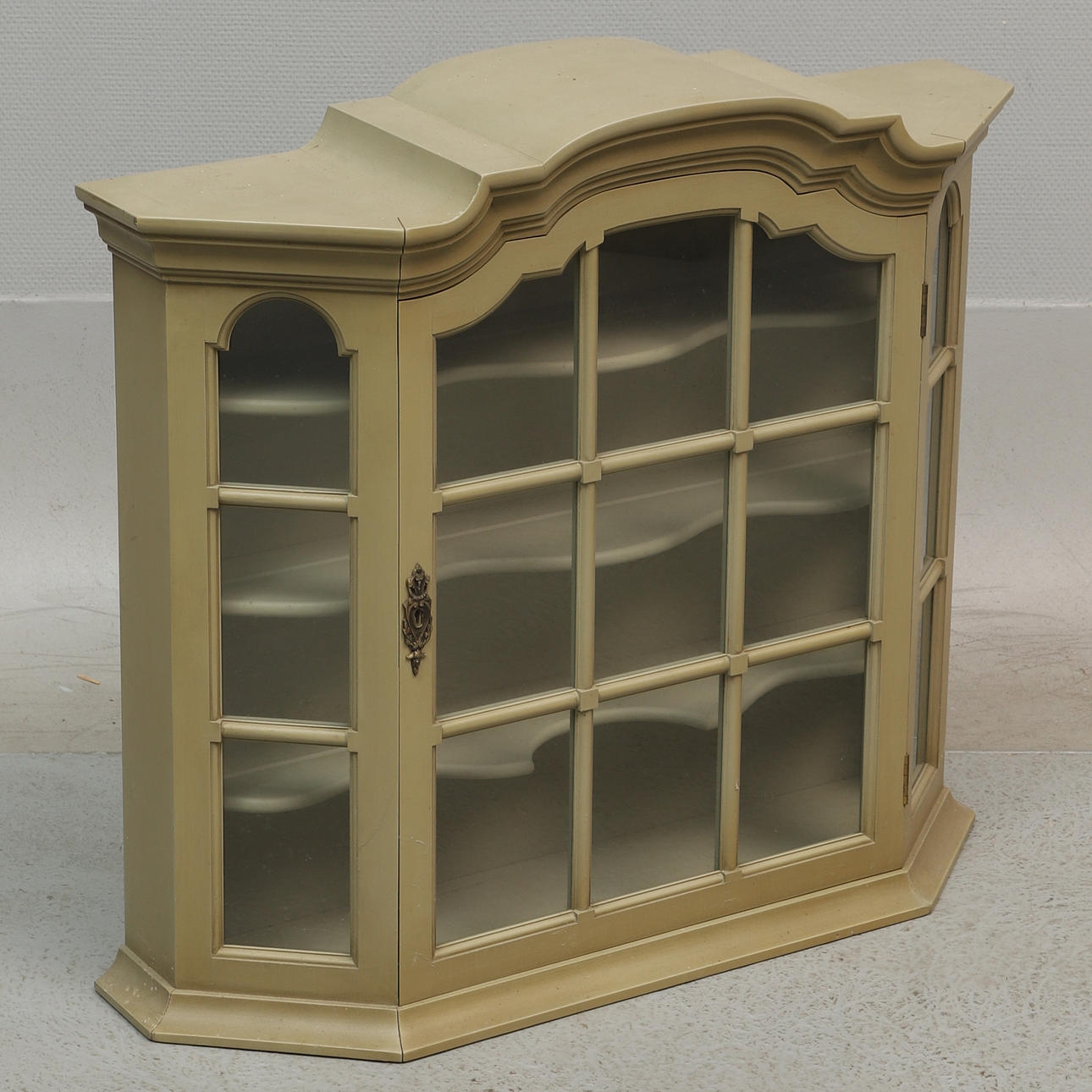 VITRIINI, seinälle, puu/lasi, 1900-luku.