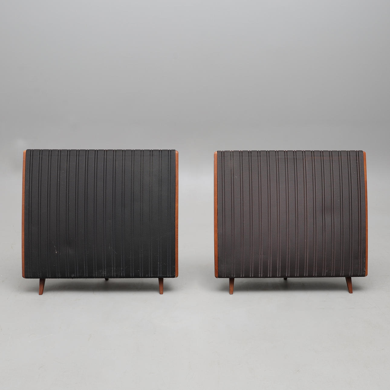 THE QUAD ELECTROSTATIC LOUDSPEAKER, "ESL-57" ETT PAR.