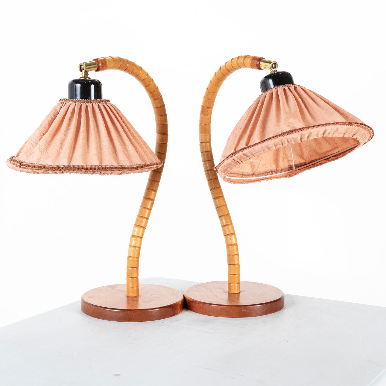 BORDSLAMPOR, ett par, modell 1911, Markslöjd.