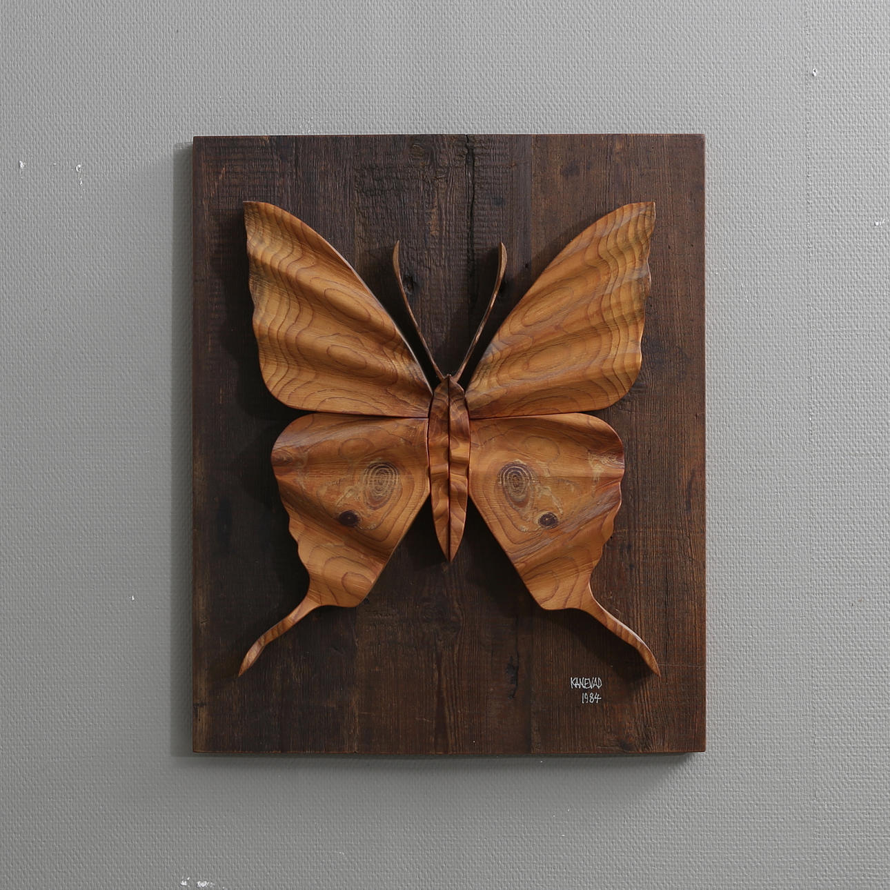 GUNNAR KANEVAD. Väggskulptur, trä, signerad och daterad 1984.