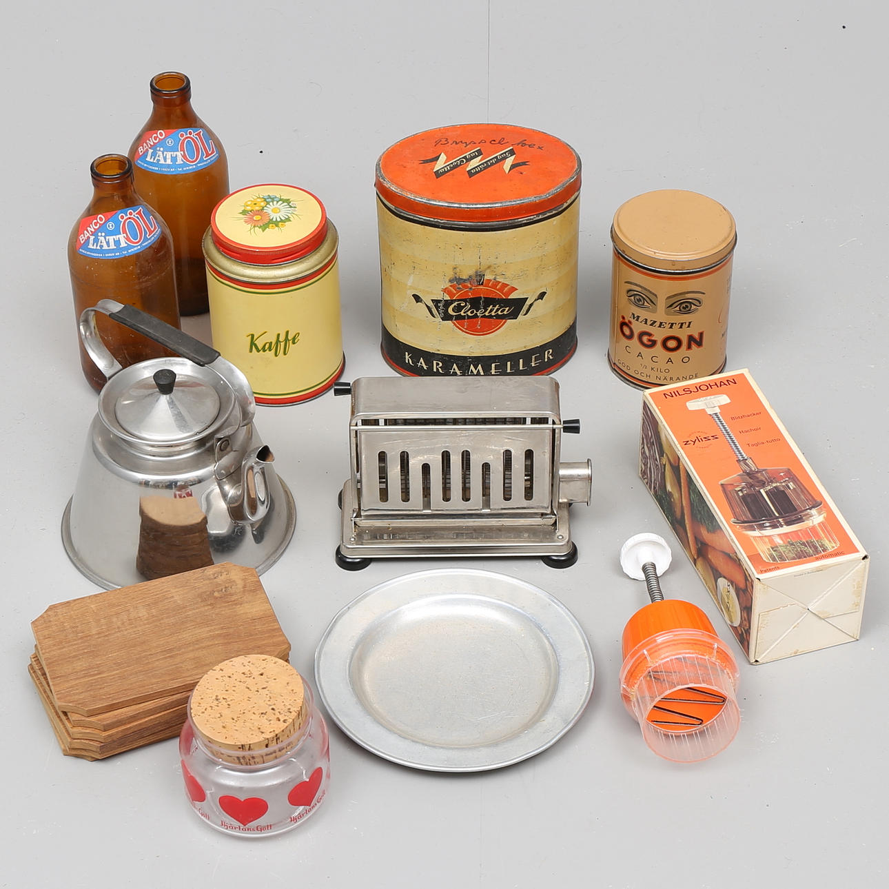 PLÅTBURKAR, 3 st, BRÖDROST m.m.