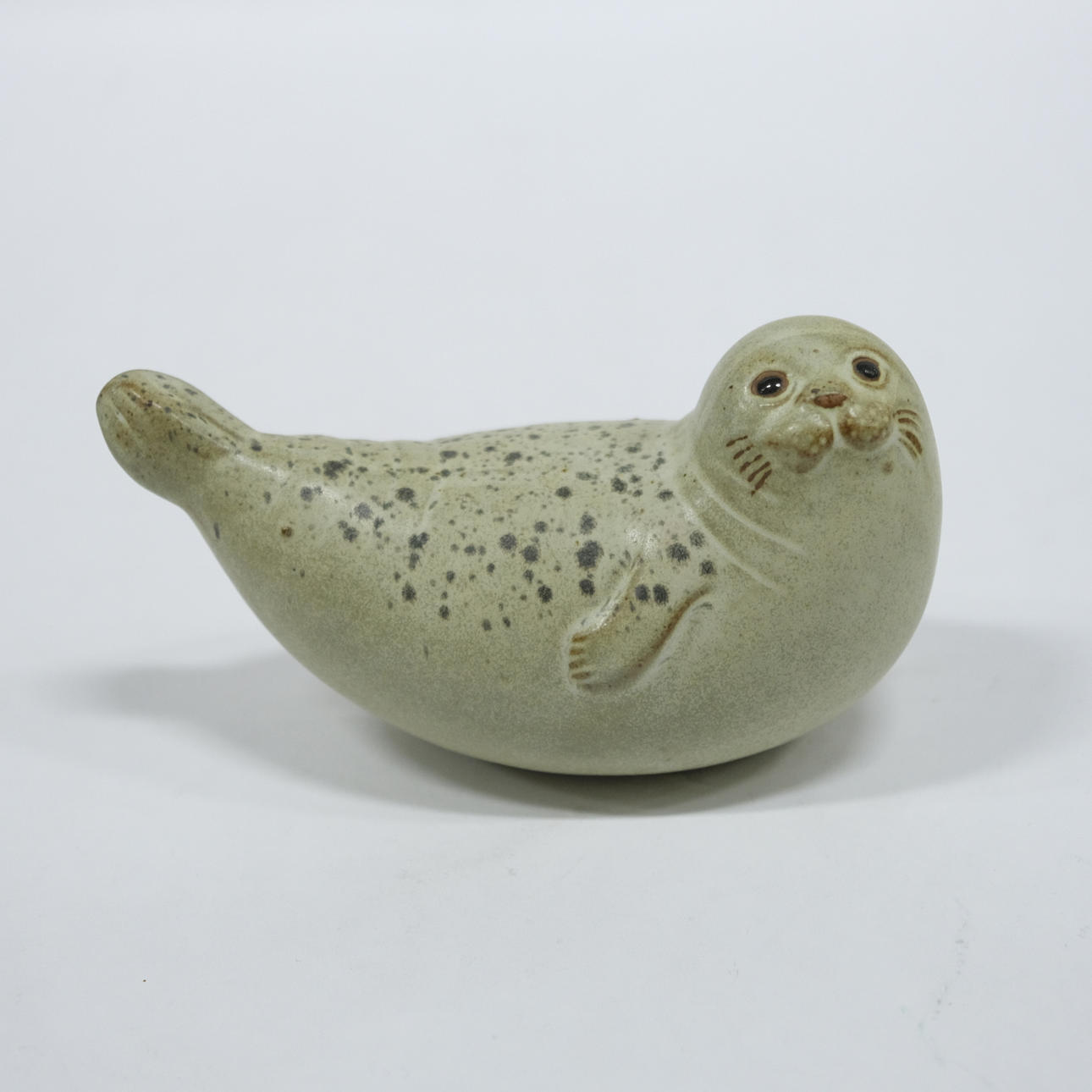 LISA LARSON. FIGURINE, BUTT SEAL, JIE CERAMIC.
