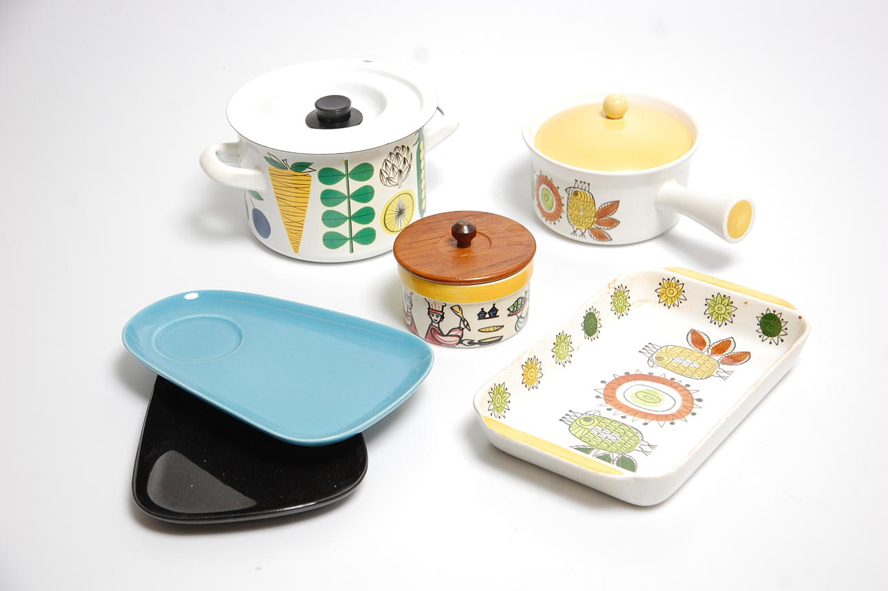 PORSLIN, KASTRULL, 6 delar Bland annat " King " Marianne Westman Rörstrand.