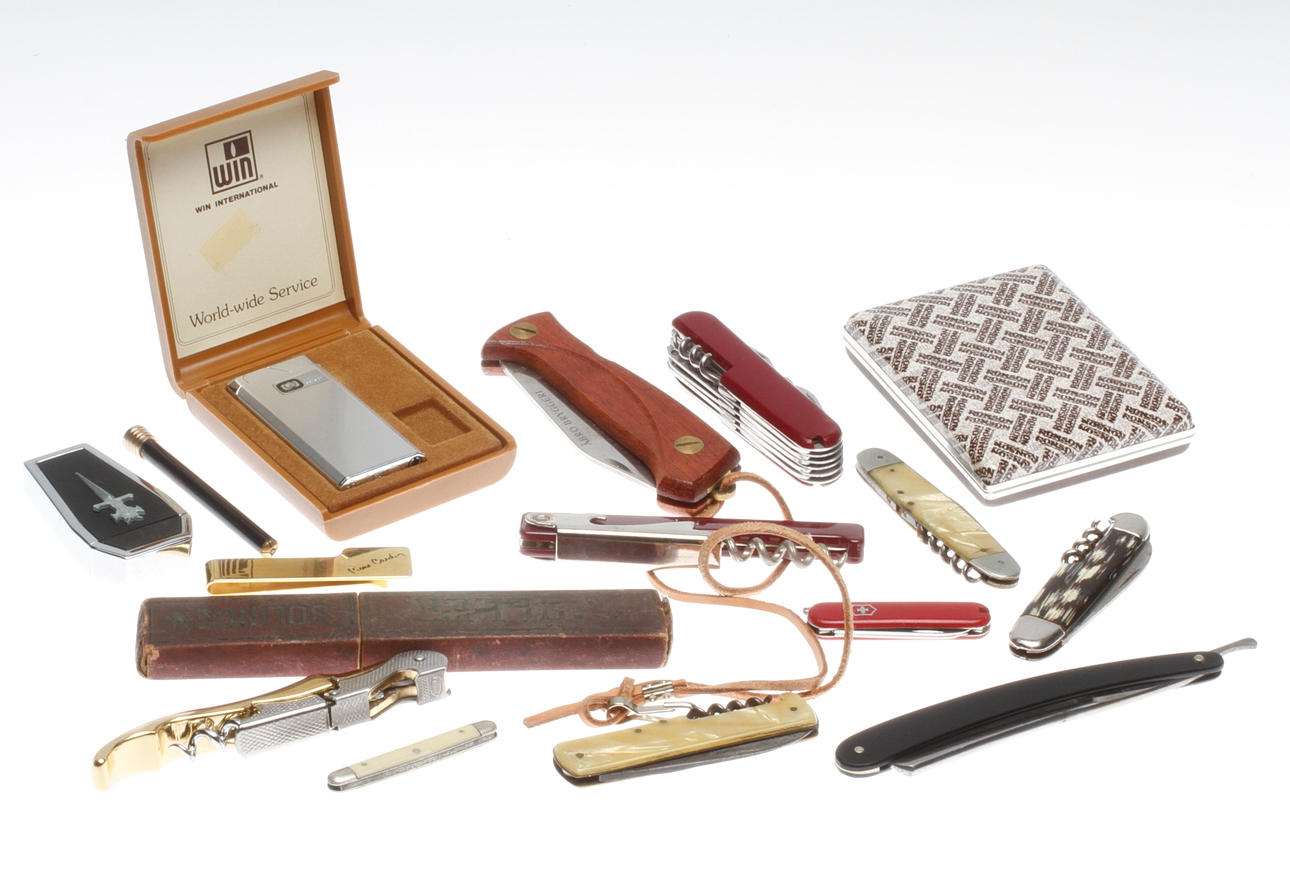FÄLLKNIVAR, TÄNDARE, KORKSKRUVAR M.M, 16 delar. Bl.a Pulltaps, Victorinox, JA Hellberg, Eskilstuna.