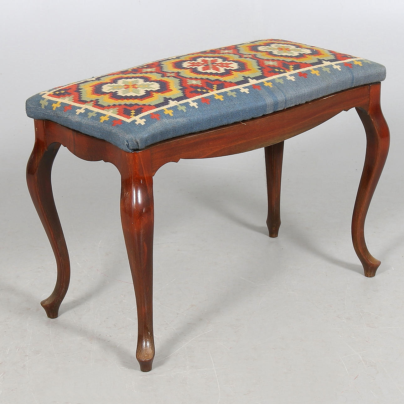 TABURETT/PIANOPALL, rokokostil. 1900-talets mitt.