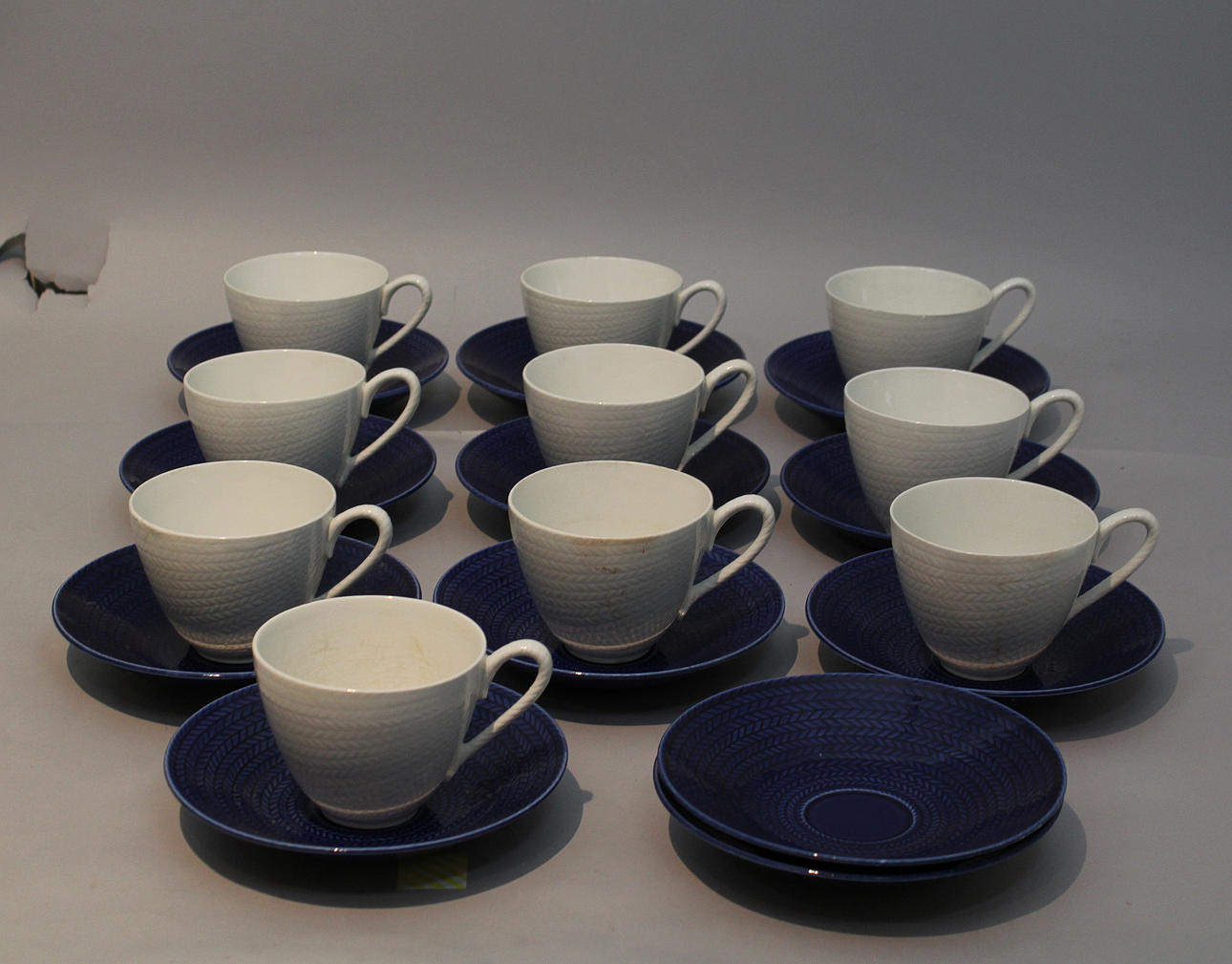 HERTHA BENGTSON. Parti Porslin (18). Tekoppar "Blå eld", Rörstrand.