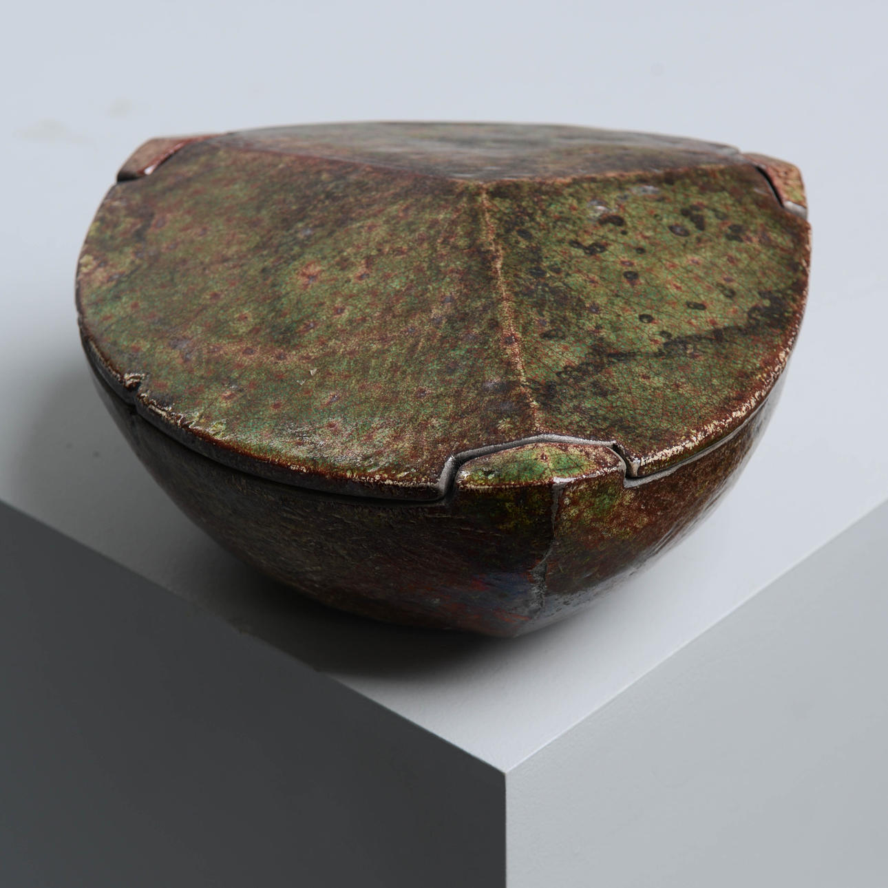 GUNILLA ANDRÉN & GÖRAN AULIN. Lid box, ceramic, signed.