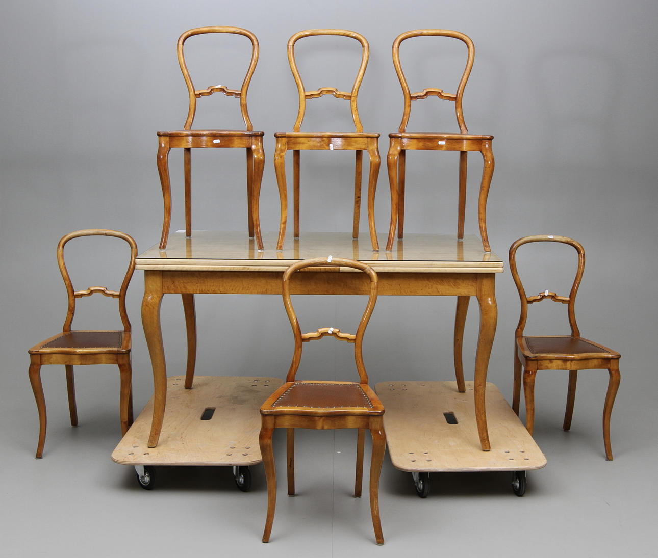 MATSALSMÖBEL, 7 delar, rokokostil, 1800 och 1900-tal.