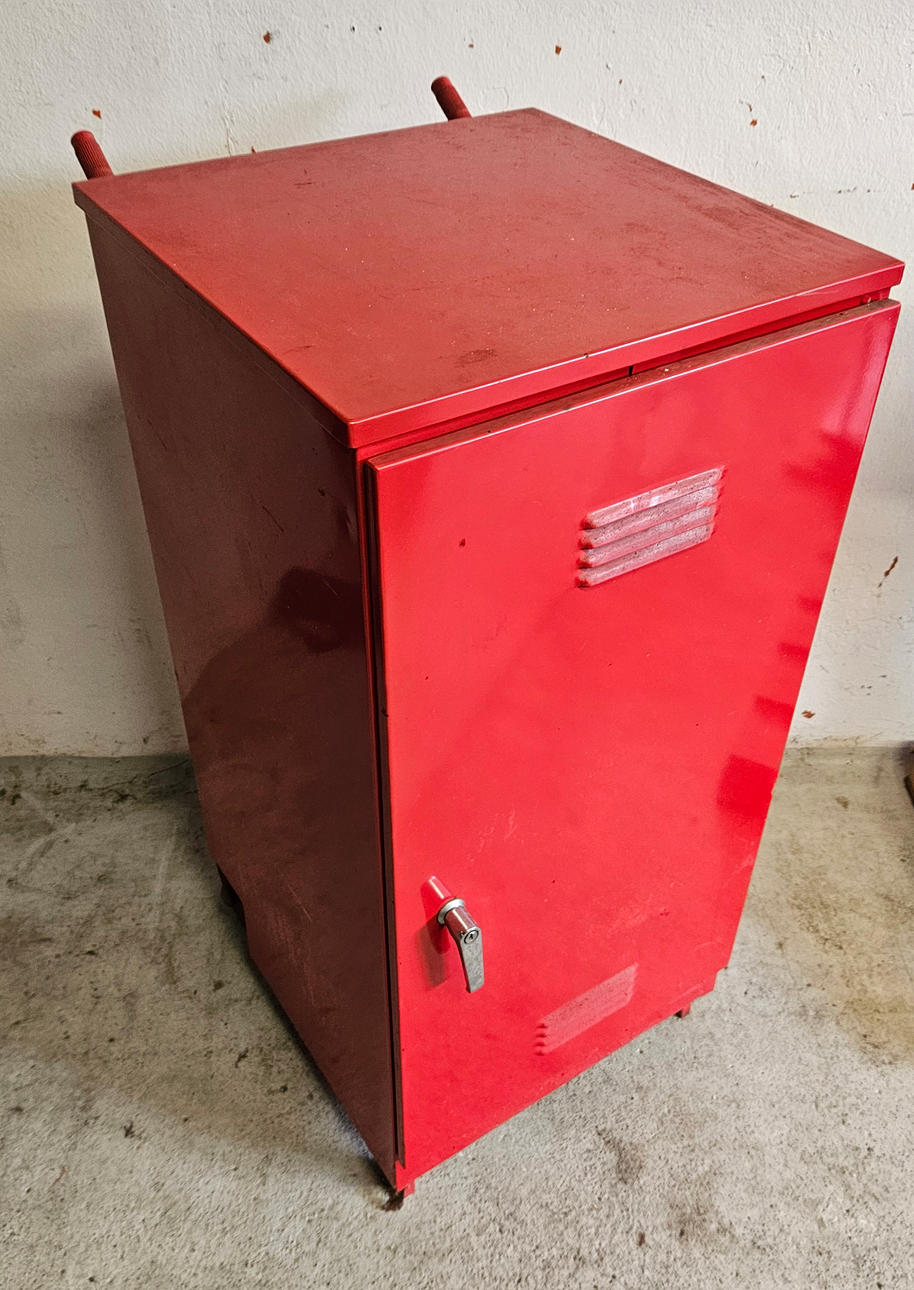 SADELSKAB PÅ HJUL, metal.