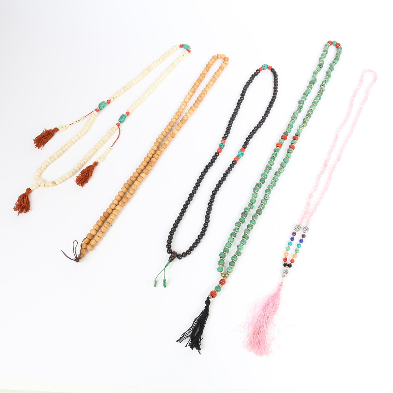 FEM MALA BEED HALSBAND.
