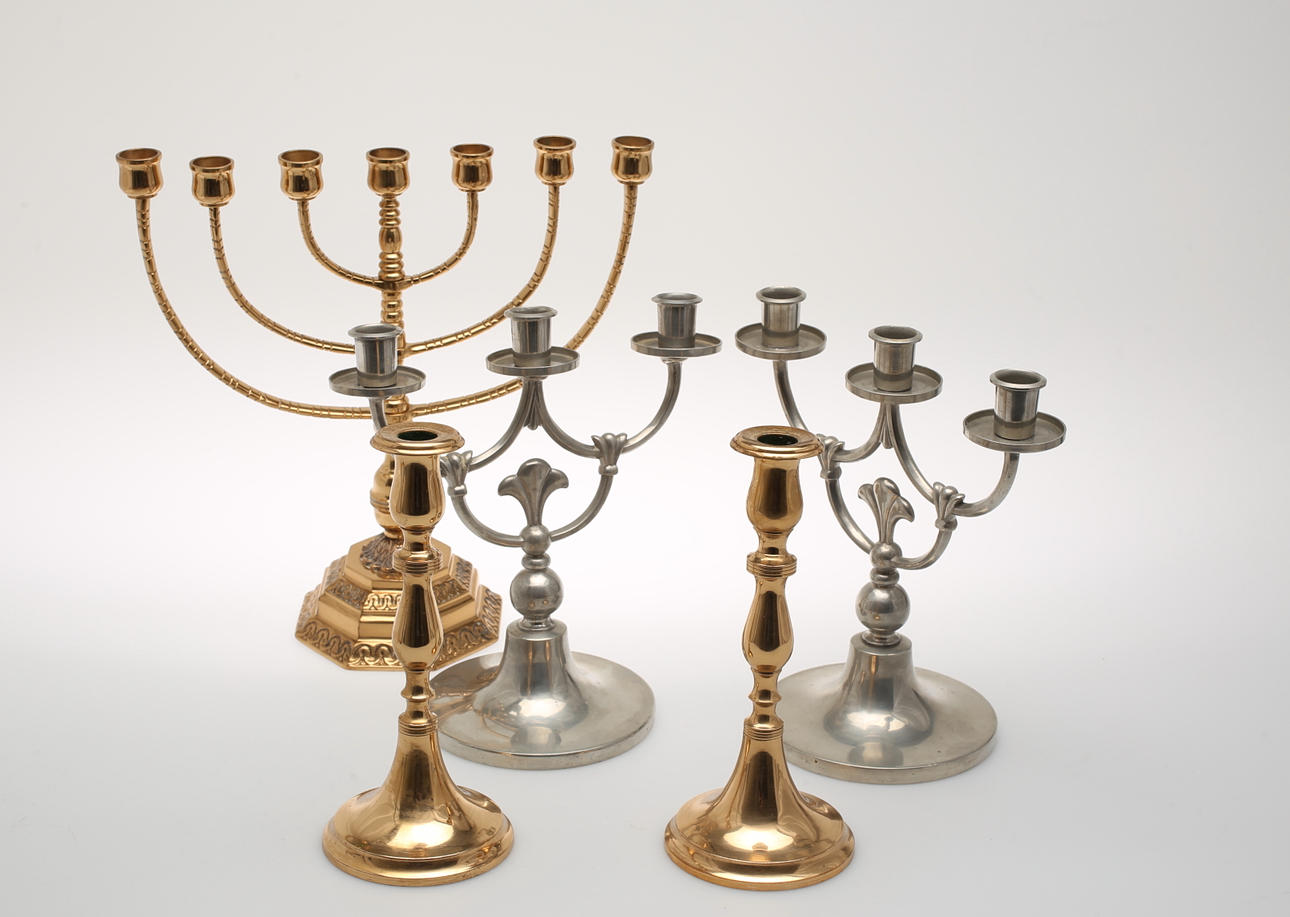 LJUSSTAKAR, 5 stycken. Mässing och Tenn.