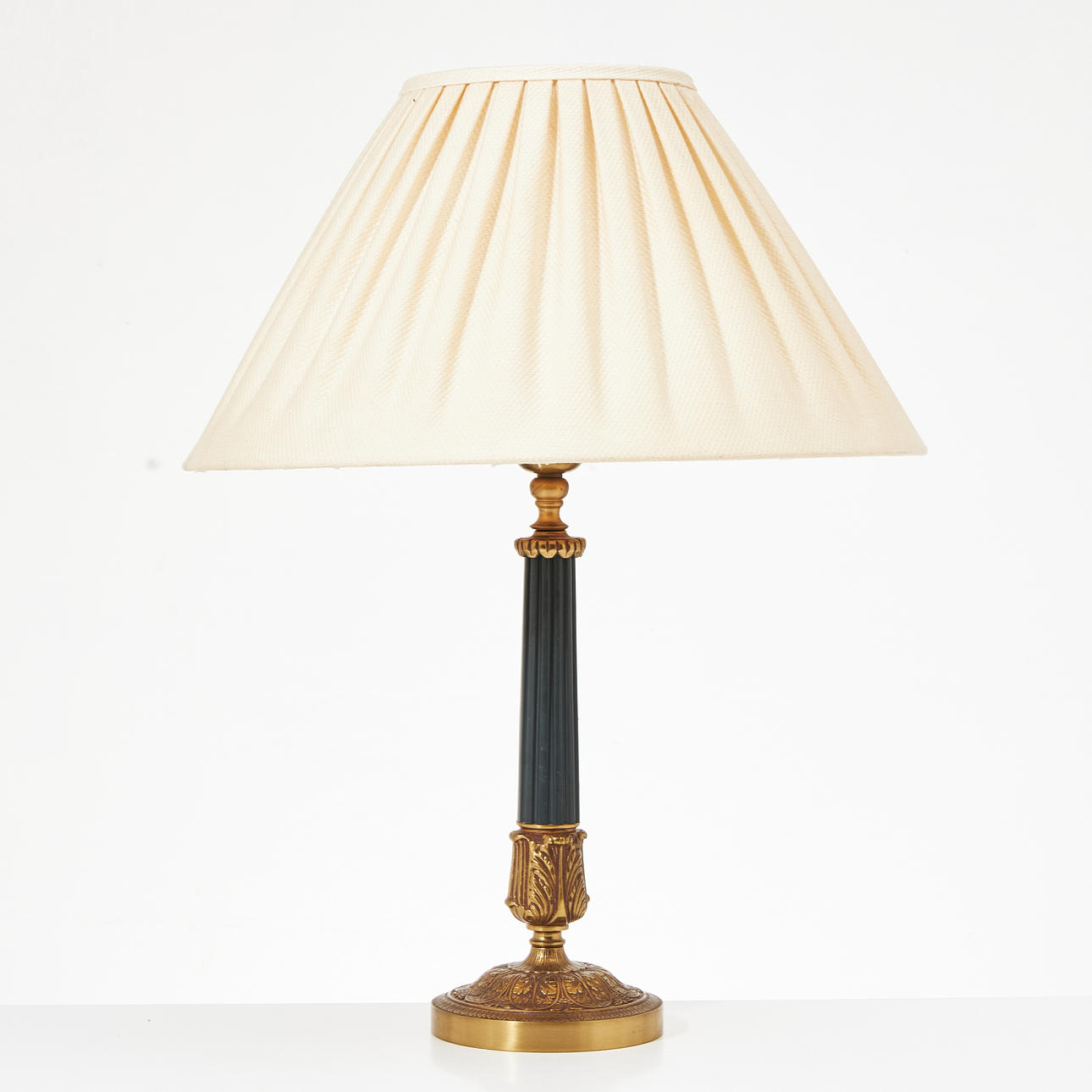 BORDSLAMPA, Einar Bäckström, modell 5226, reliefmärkt.