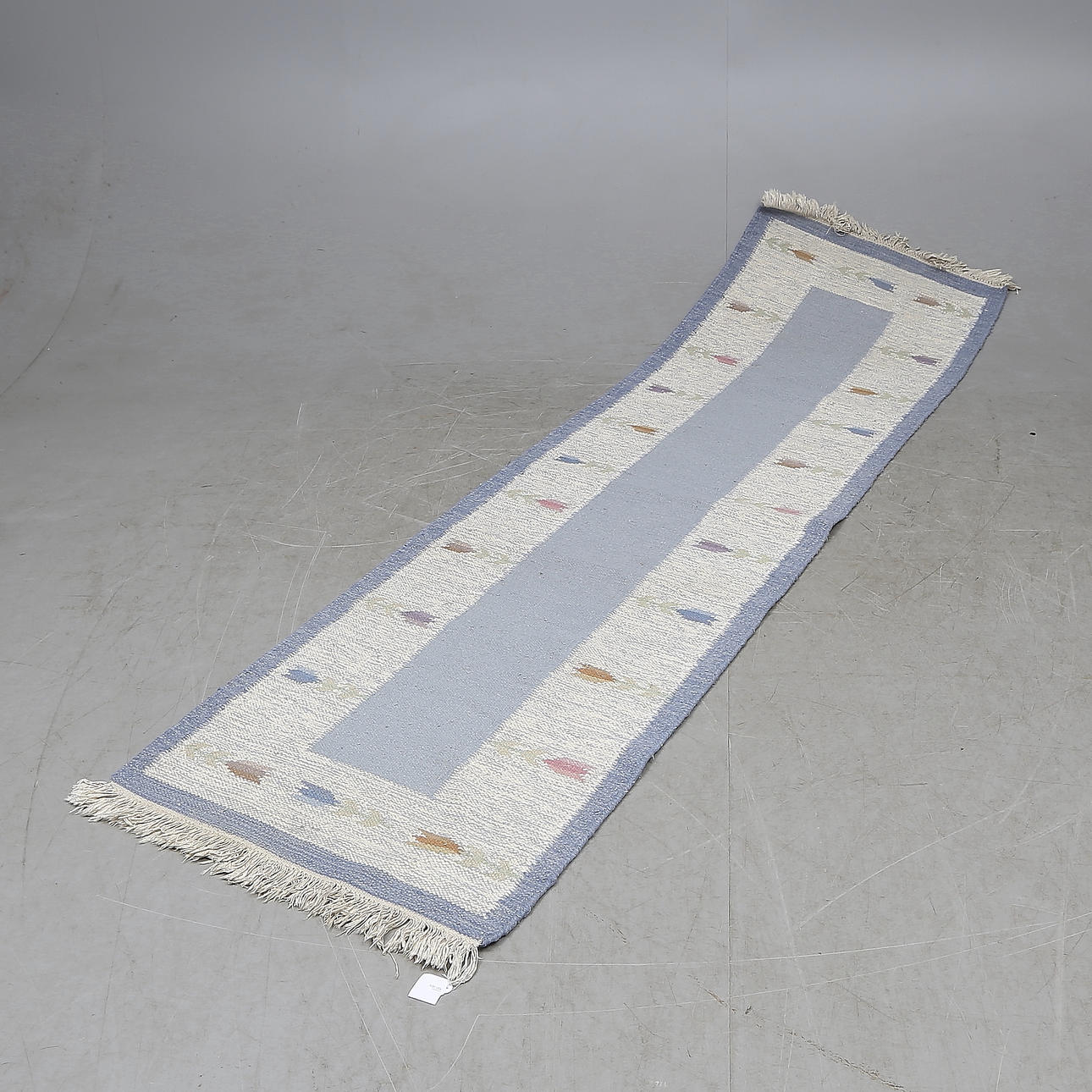 MATTA, gallerimodell, röllakan, ca. 272x80 cm.