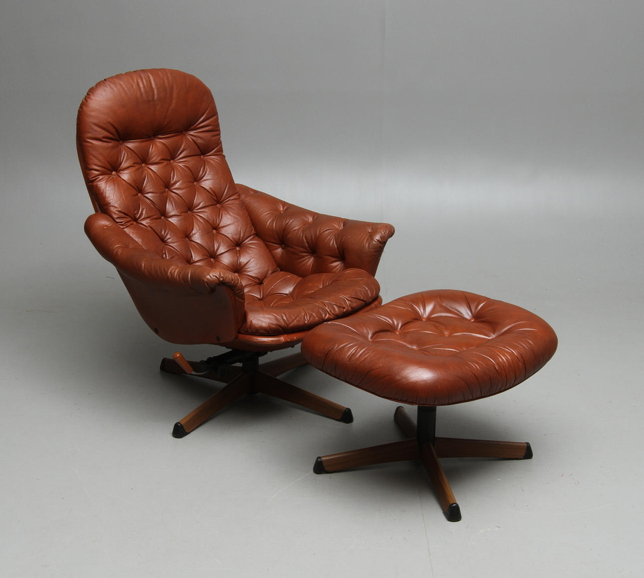 FÅTÖLJ, med FOTPALL, G-möbel, Sverige, 1900-talets andra hälft.