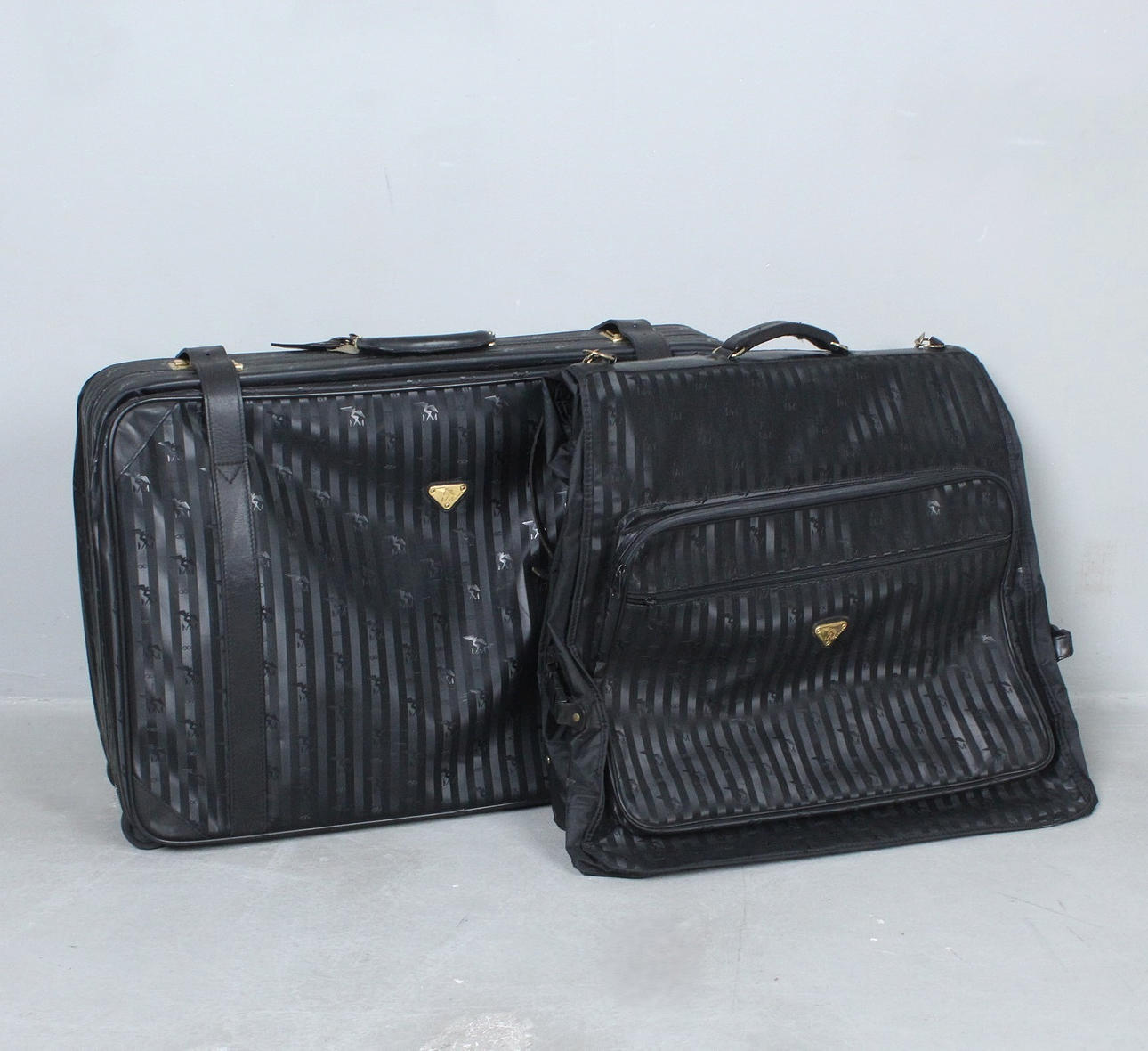 MAISON MOLLERUS. Koffer und Tasche / Kleidersack.